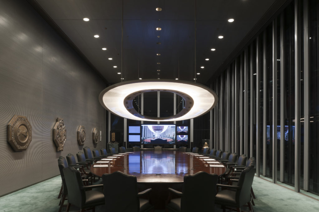 To preserve the original spendour of HSBC's Heritage Boardroom built in 1985, we carefully restored this historical gem, paying homage to its rich legacy whilst integrating the latest audiovisual technology to meet modern needs. (By One Space)
